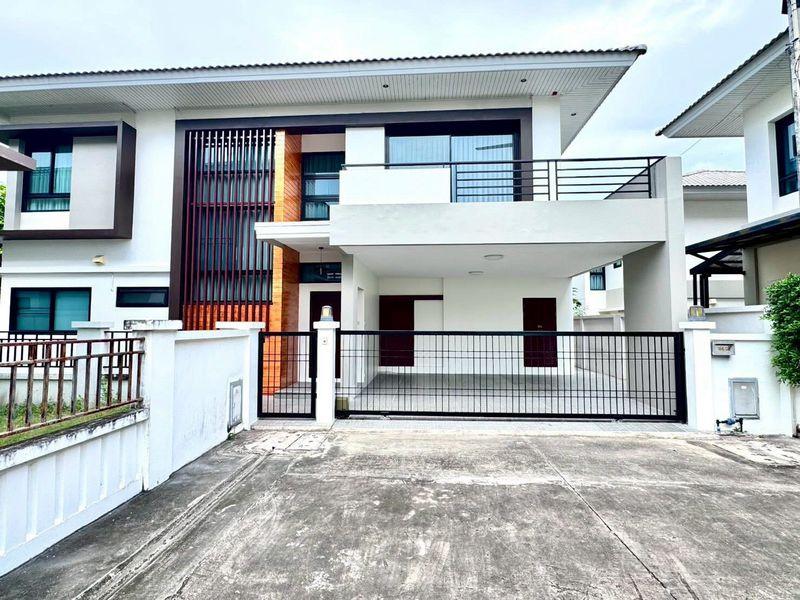 For Sale / For Rent – The Complete Sriracha