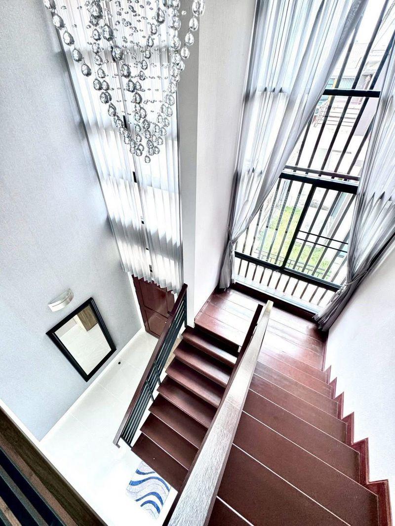 For Sale / For Rent – The Complete Sriracha