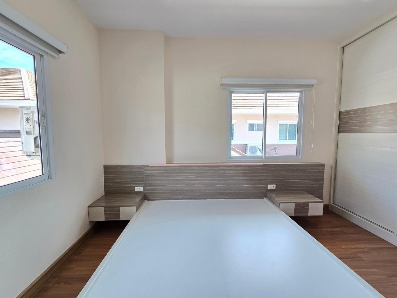 ขายบ้านเดี่ยว 2ชั้น หลังใหญ่ หลังริม หมู่บ้านมณีรินทร์ กรีน พาร์ค อ่างศิลา