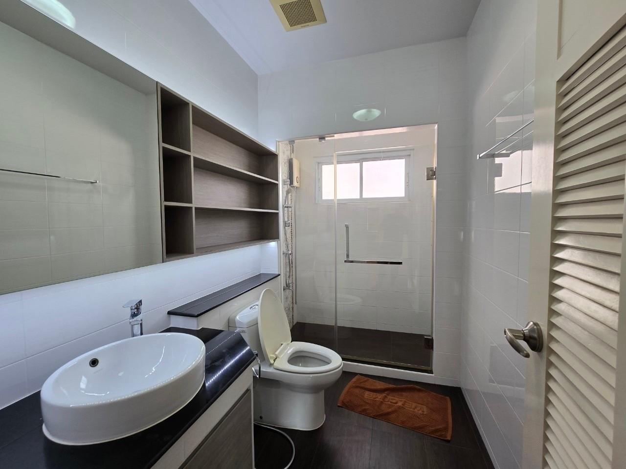 ขายบ้านเดี่ยว 2ชั้น หลังใหญ่ หลังริม หมู่บ้านมณีรินทร์ กรีน พาร์ค อ่างศิลา