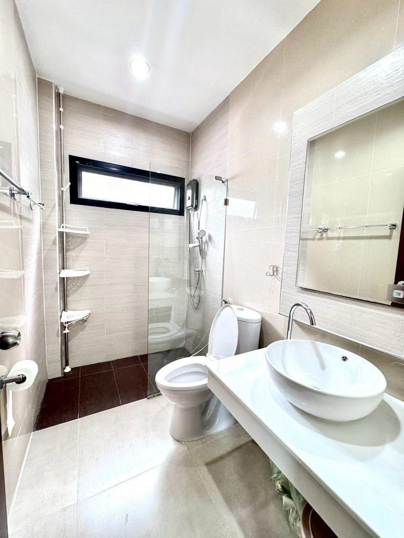 For Sale / For Rent – The Complete Sriracha