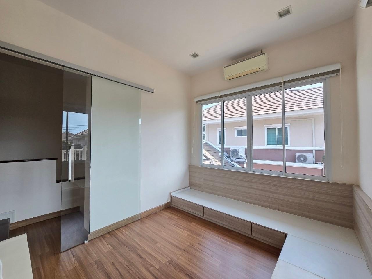 ขายบ้านเดี่ยว 2ชั้น หลังใหญ่ หลังริม หมู่บ้านมณีรินทร์ กรีน พาร์ค อ่างศิลา