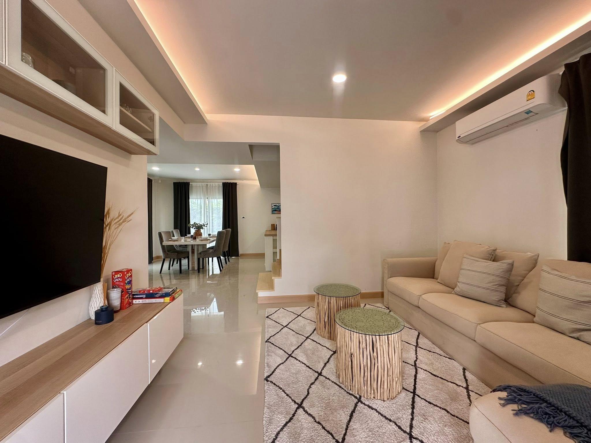 ให้เช่า บ้านเดี่ยวหลังใหญ่ | หมู่บ้าน วอตเตอร์ฟร้อน หนองค้อ  ชลบุรี