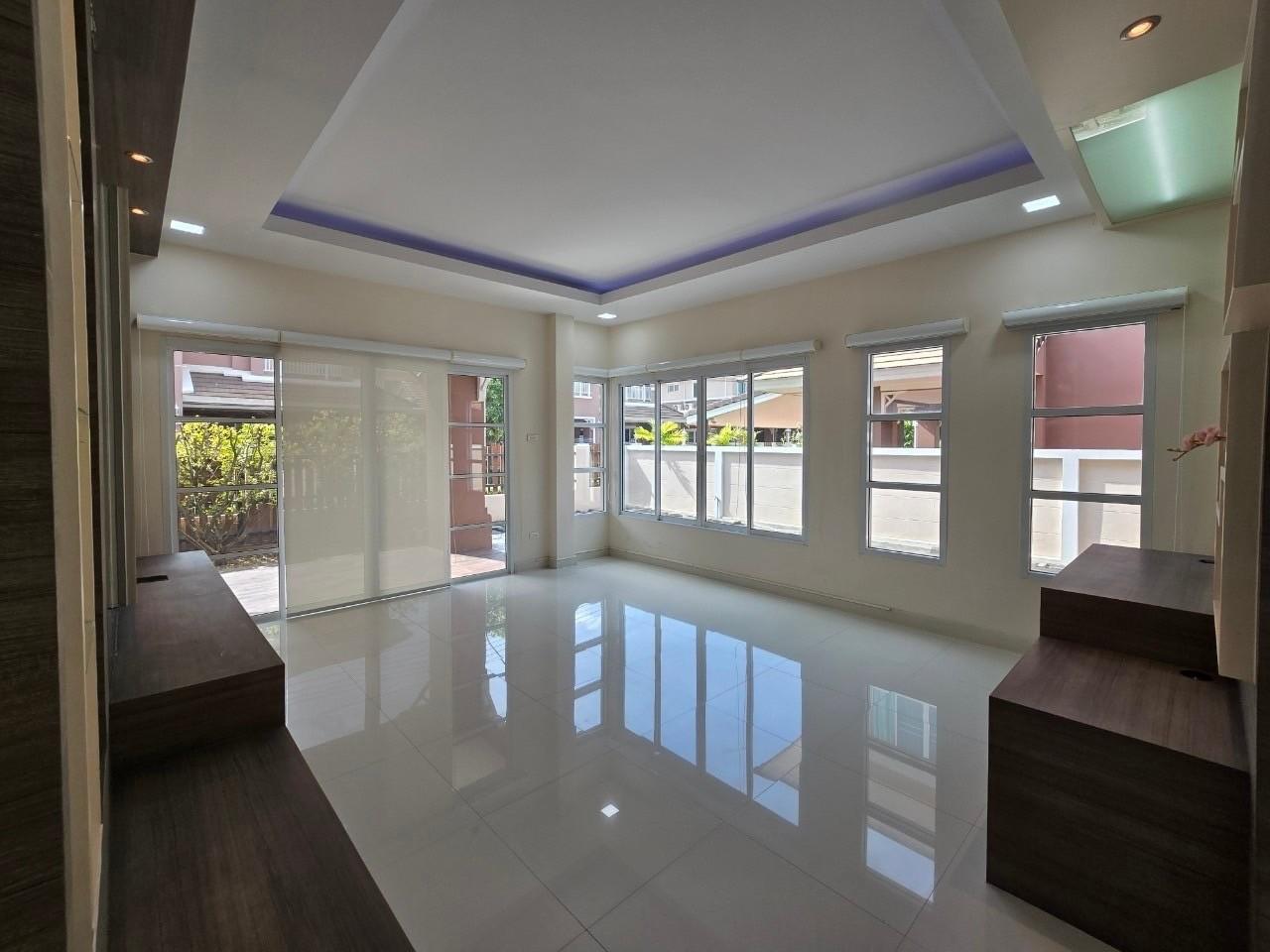 ขายบ้านเดี่ยว 2ชั้น หลังใหญ่ หลังริม หมู่บ้านมณีรินทร์ กรีน พาร์ค อ่างศิลา