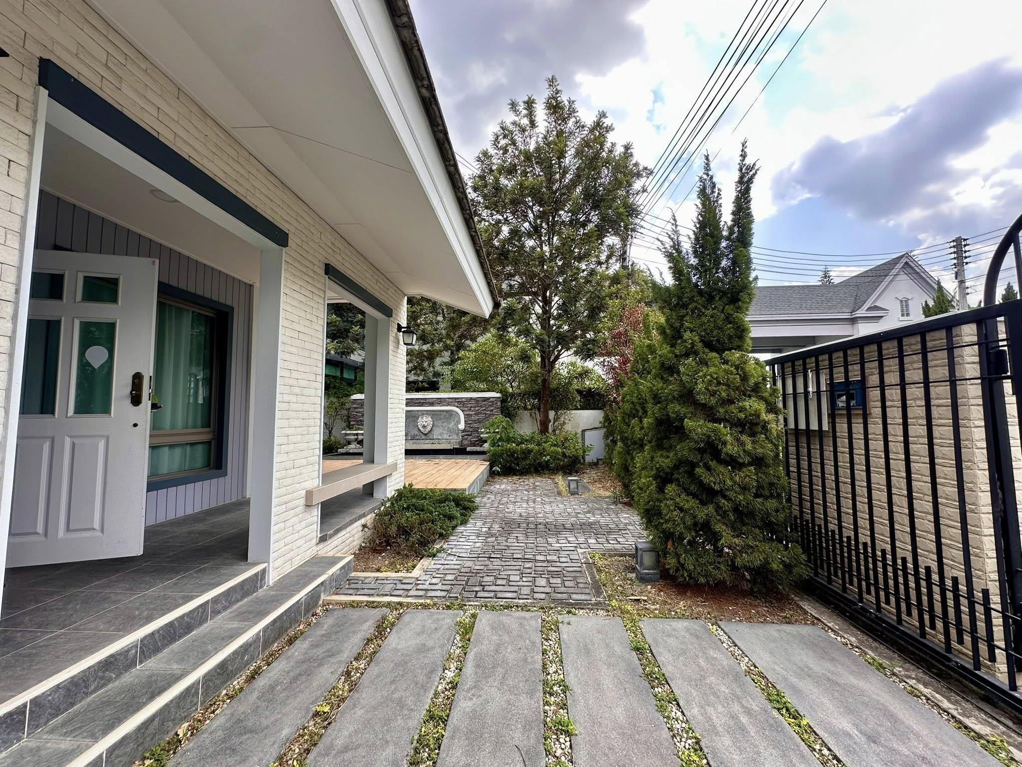 ให้เช่า บ้านเดี่ยวหลังใหญ่ | หมู่บ้าน วอตเตอร์ฟร้อน หนองค้อ  ชลบุรี