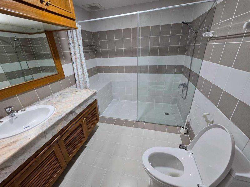 ให้เช่า คอนโดวิวทะเลและสนามกอล์ฟ  Panya Resort Condominium