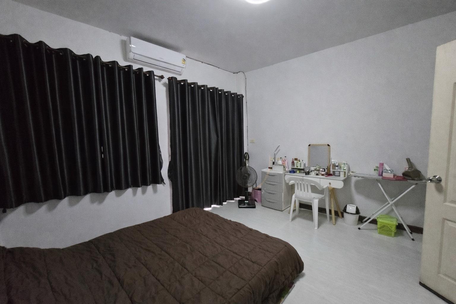 ขายด่วน!!! ขายขาดทุน   >>ราคา 1.55 ลบ. (ค่าโอนที่ดินคนละครึ่ง)  มบ.บางแสนวัลเลย์