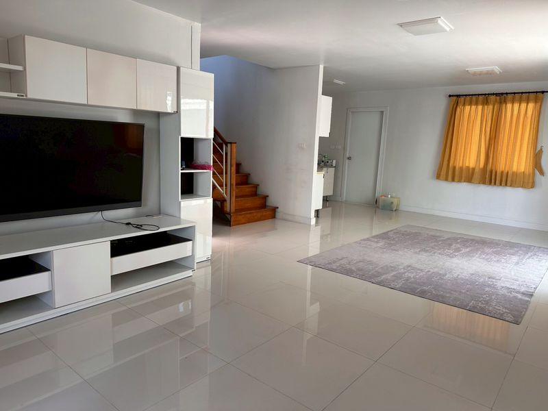 ขายด่วน!!! ราคาเพียง 2.99 ลบ. (ค่าโอนที่ดินคนละครึ่ง)  บ้านแฝด หมู่บ้าน พฤกษานารา เลี่ยงหนองมน