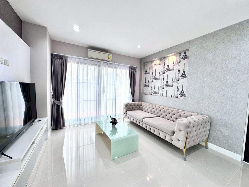 For Sale / For Rent – The Complete Sriracha