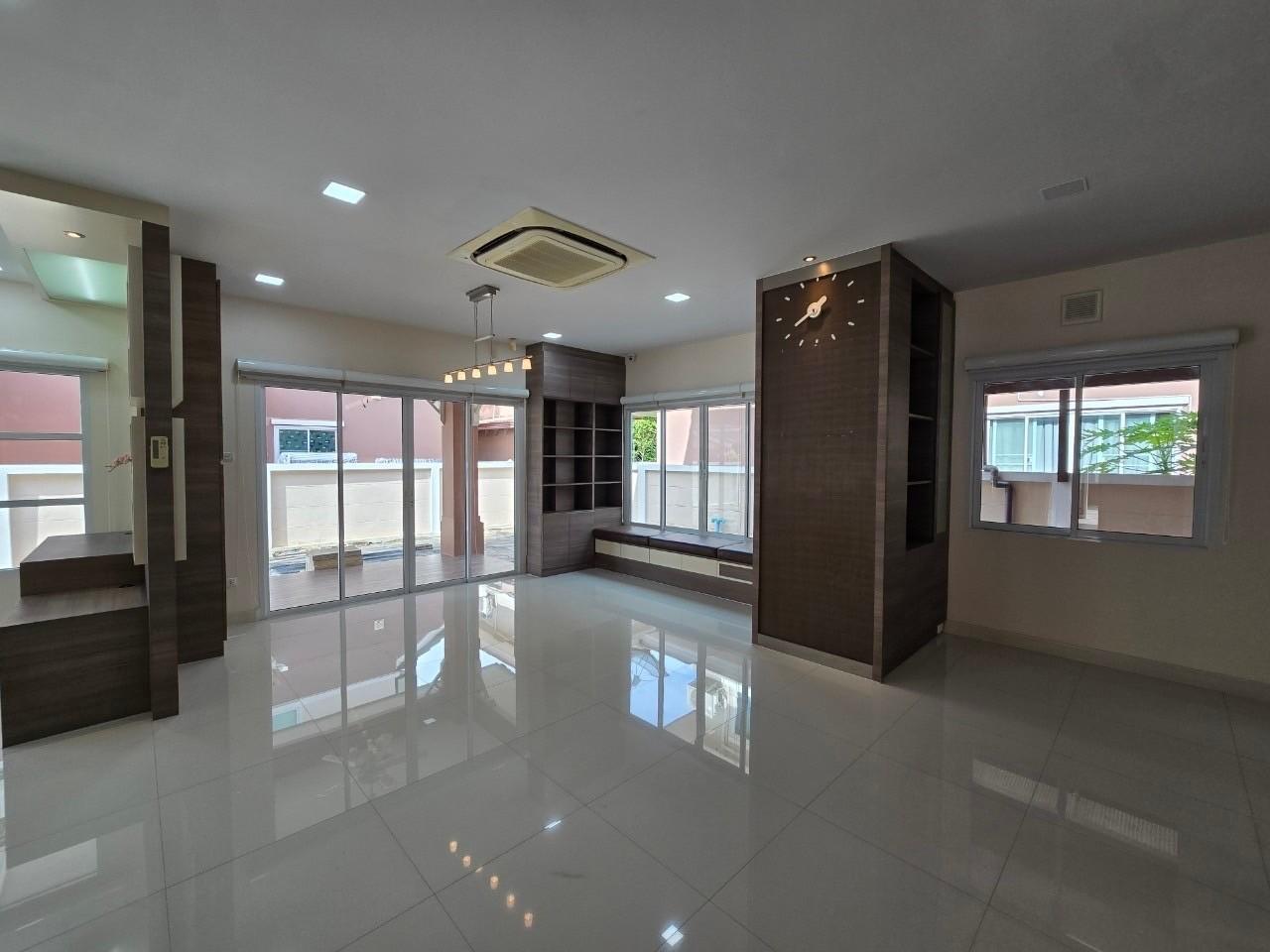 ขายบ้านเดี่ยว 2ชั้น หลังใหญ่ หลังริม หมู่บ้านมณีรินทร์ กรีน พาร์ค อ่างศิลา