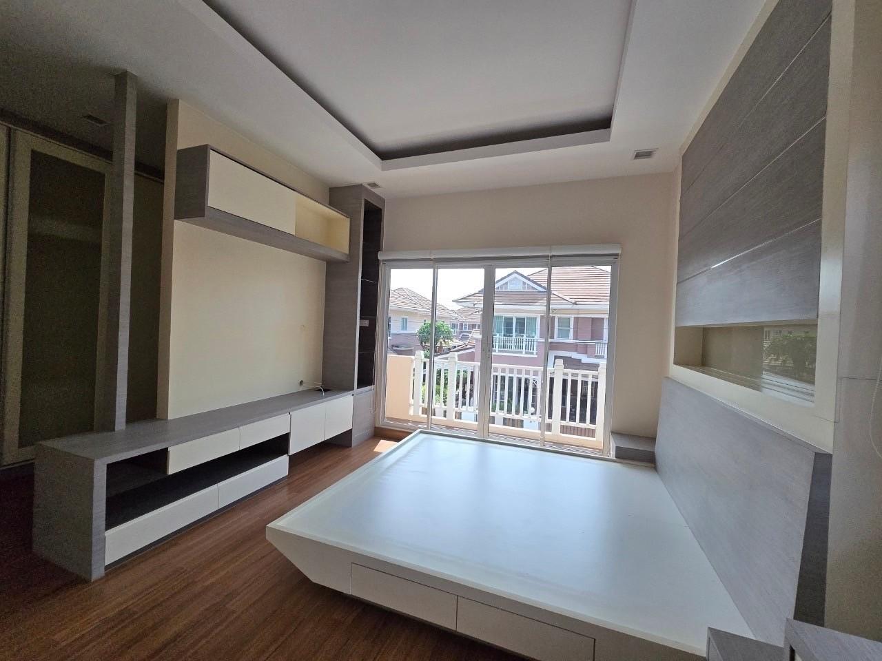 ขายบ้านเดี่ยว 2ชั้น หลังใหญ่ หลังริม หมู่บ้านมณีรินทร์ กรีน พาร์ค อ่างศิลา